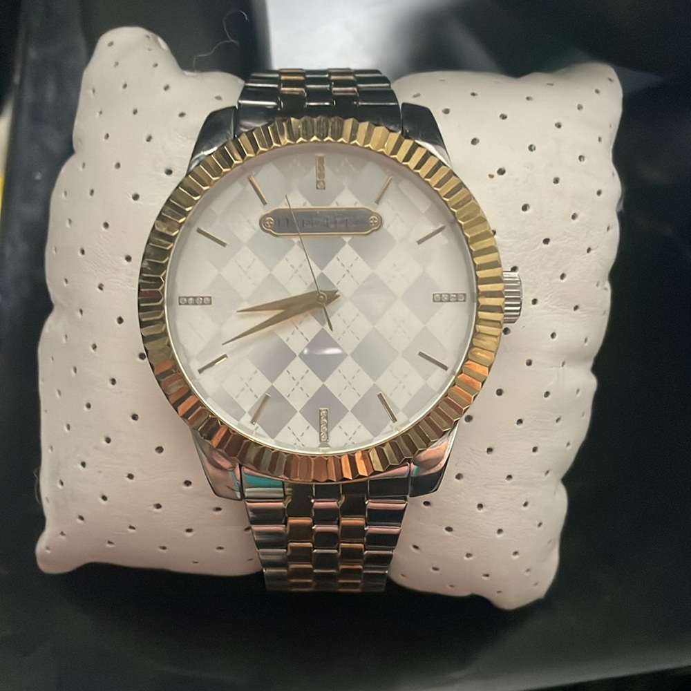 Mark echo watch worn once or twice. Like new condition - Picture 2 of 3